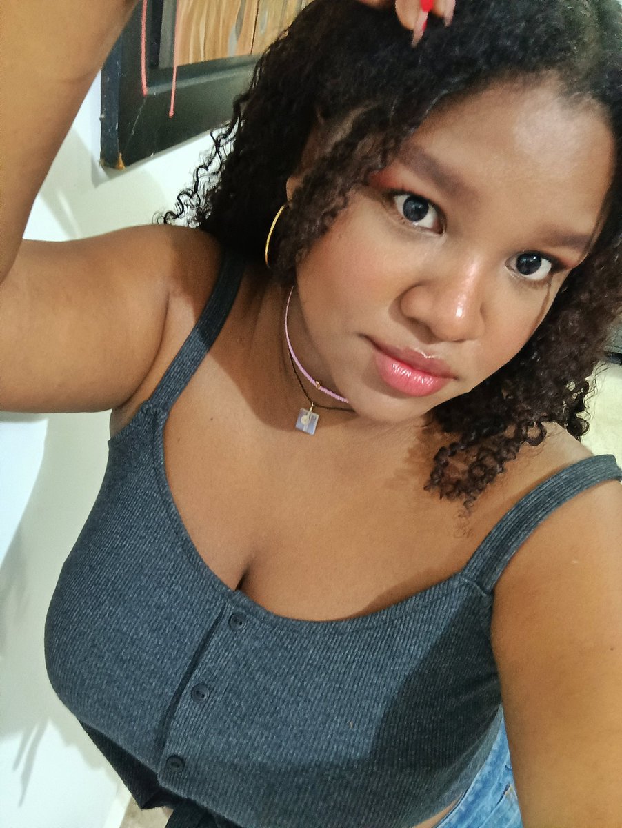 Angela Lopez 🦁🌹 on Twitter: "La q twittea / sus expectativas en el amor"