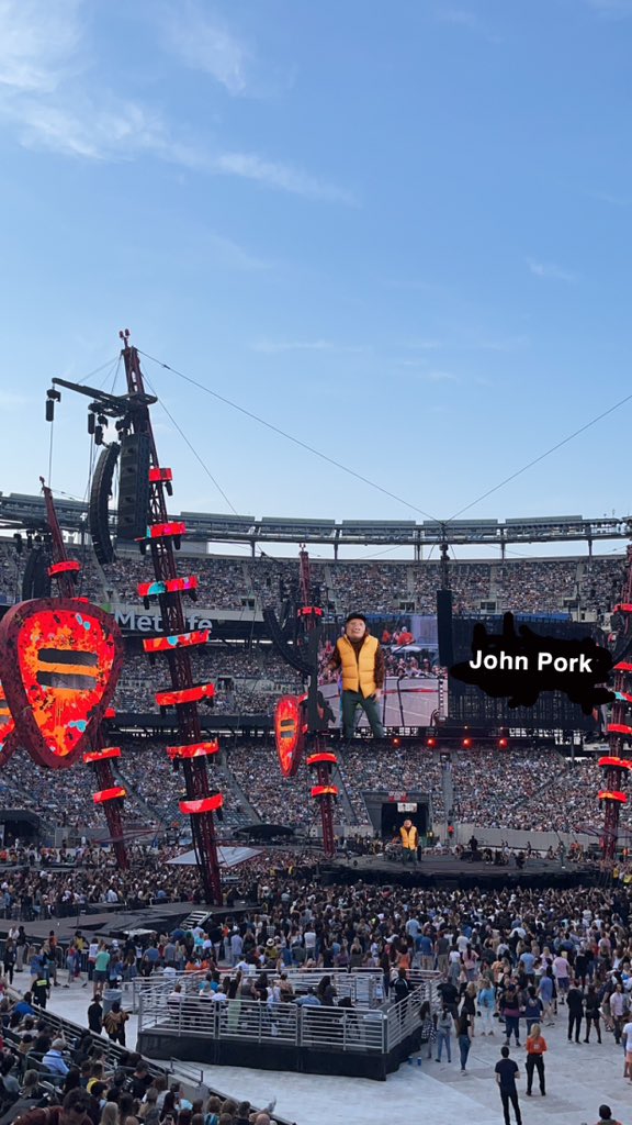 huigraceli's tweet photo. John Pork opening Ed Sheeran concert @itsmeJohnPork #EdSheeran #johnpork https://t.co/RDQWpqlQyy