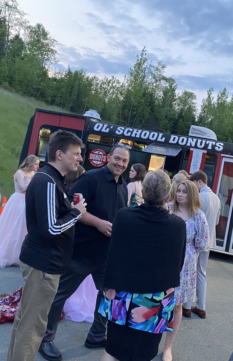 LHS Prom 2023 Food Trucks!
Thank you Mr. Smooth, George’s Lunch Truck &amp; old School donuts!