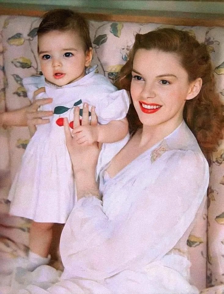 Birthday Remembrance for JUDY GARLAND, here with her daughter, Liza Minnelli in 1947.

#BOTD #JudyGarland #TCMParty #TCM #birthday