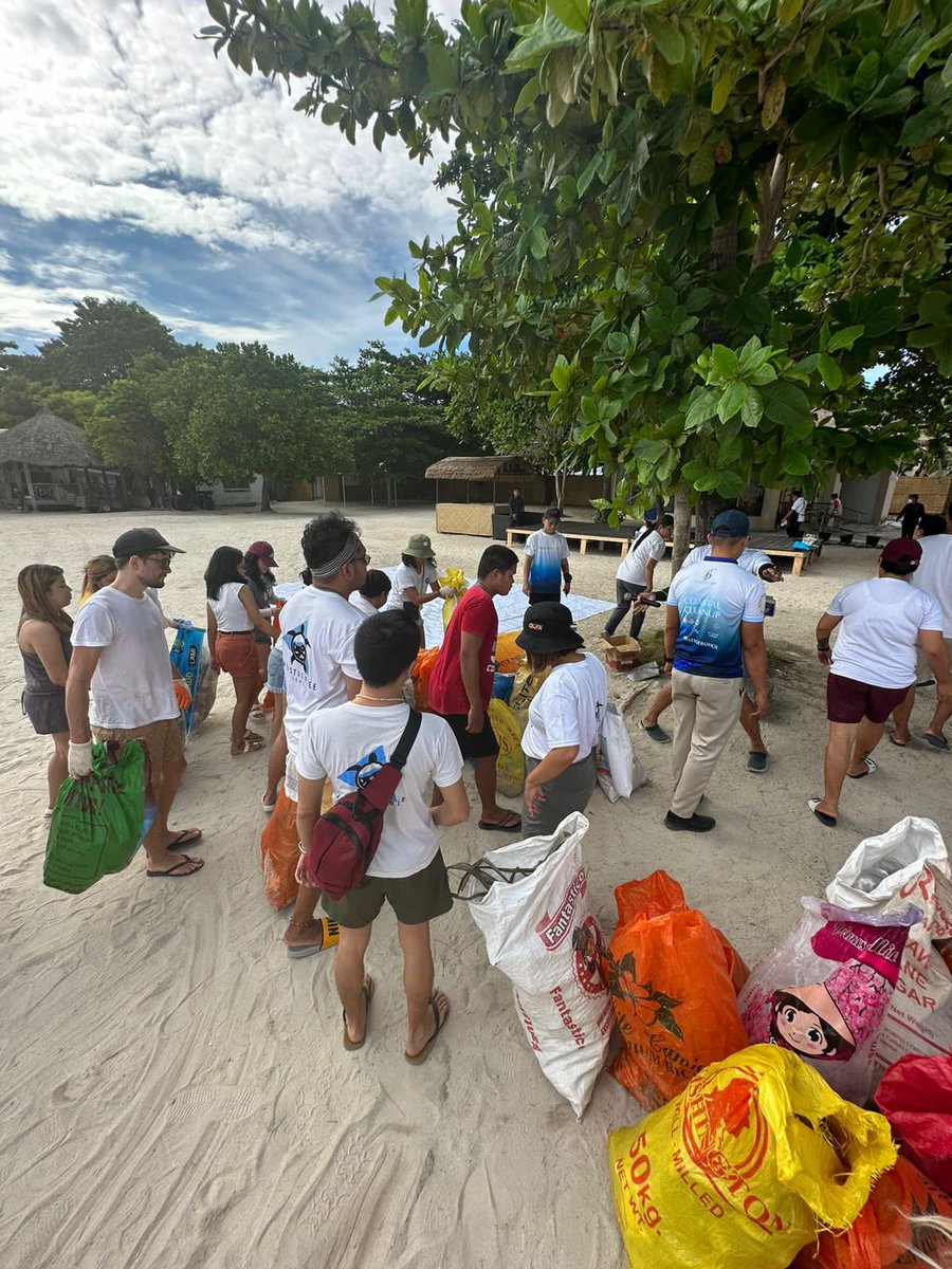 PlasticFreeBHL's tweet photo. Yesterday, we cleaned up Doljo Beach in #panglao #bohol and removed 106 kgs of non biodegradable trash. Grateful to all the volunteers, and to @BellevueResort for being an amazing host as always. 

Cleaning beaches won’t solve the problem but it’s a good way to raise awareness. https://t.co/3050LHsCmj