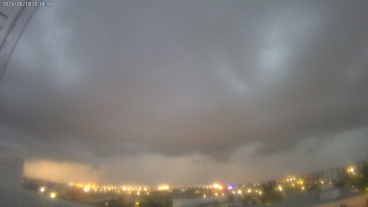 EmbryRiddleWx's tweet photo. Embry Riddle Aeronautical University at sunset and it's 80 F. https://t.co/c5WIS9nGRL