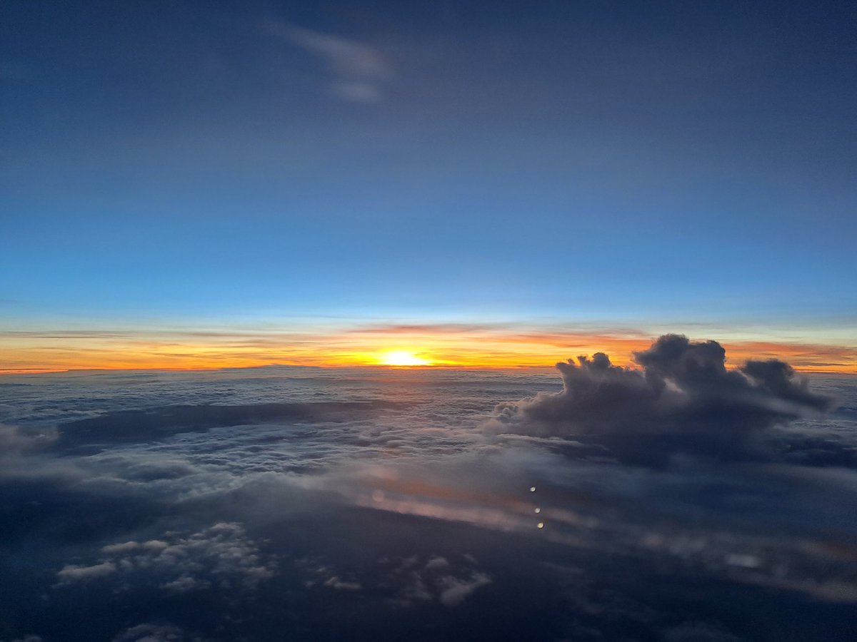 metat3000's tweet photo. Istanbul and Sunrise over Indian Ocean.... https://t.co/DLwkgkk2PD
