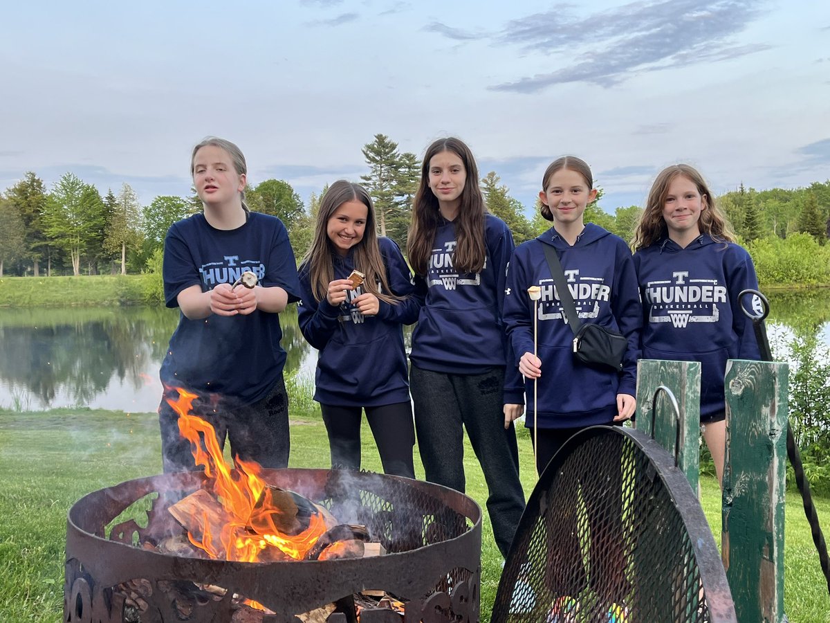 hanlon16's tweet photo. @ThunderSelects U13 and U14 enjoying a fire and make S’more memories at the at School’s out - Shoot out tourney in Fredericton https://t.co/z86jHyDz8f