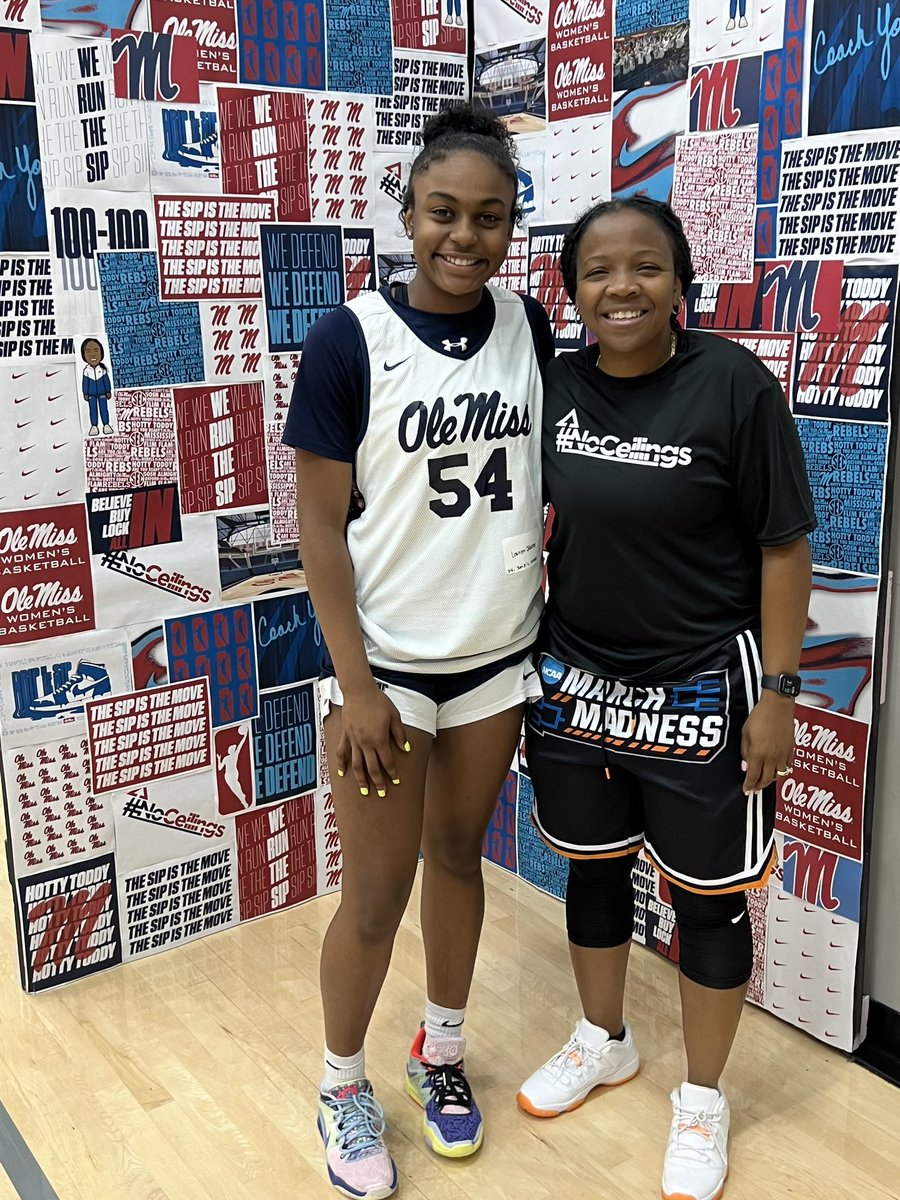 Lauren Jacobs tweet media