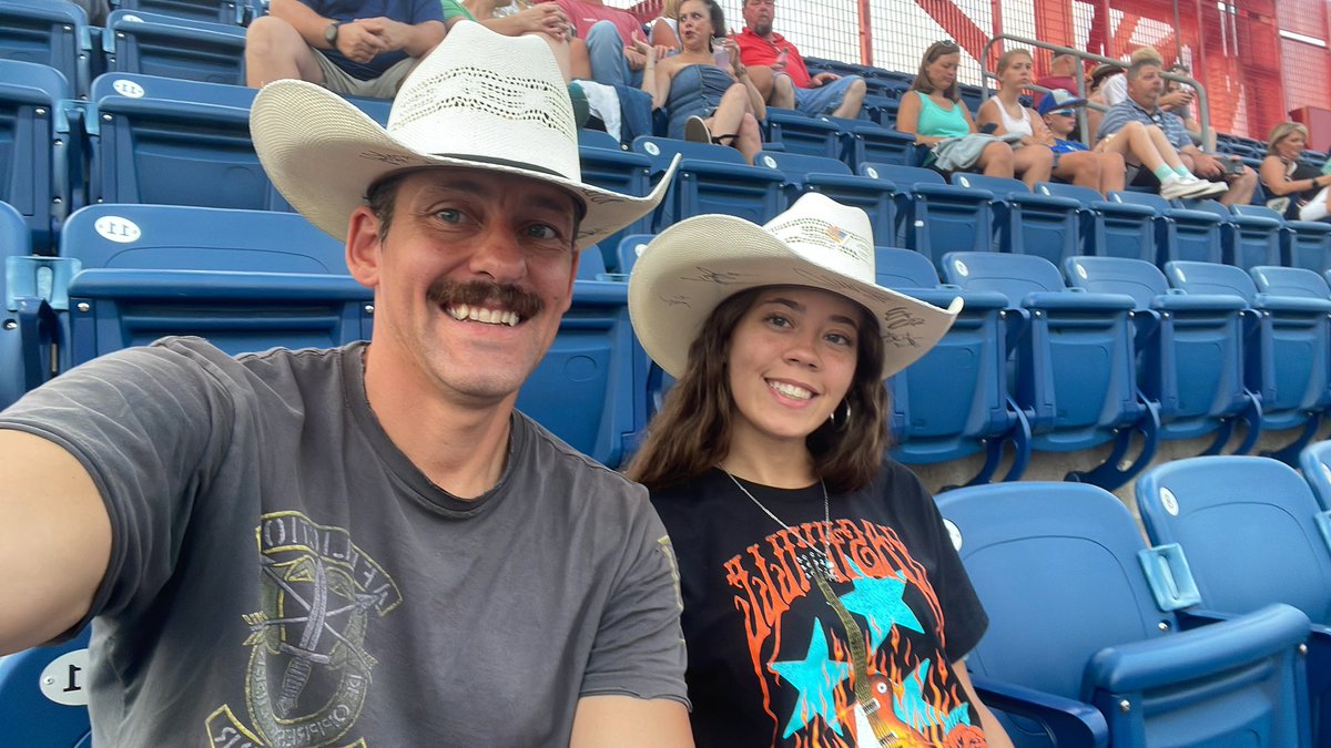 OlRoyCo's tweet photo. @chevrolet #chevyCMA #CMAFest still having fun in the nosebleeds lol https://t.co/U5dDHIbxoK