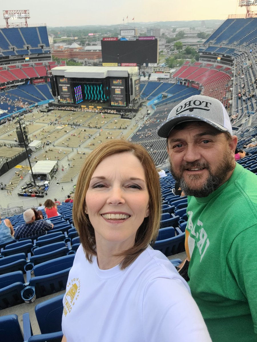 ReneeBarry70's tweet photo. First time at CMAFfest!  Loving it! 
#chevycma https://t.co/pnSeg3r9gv