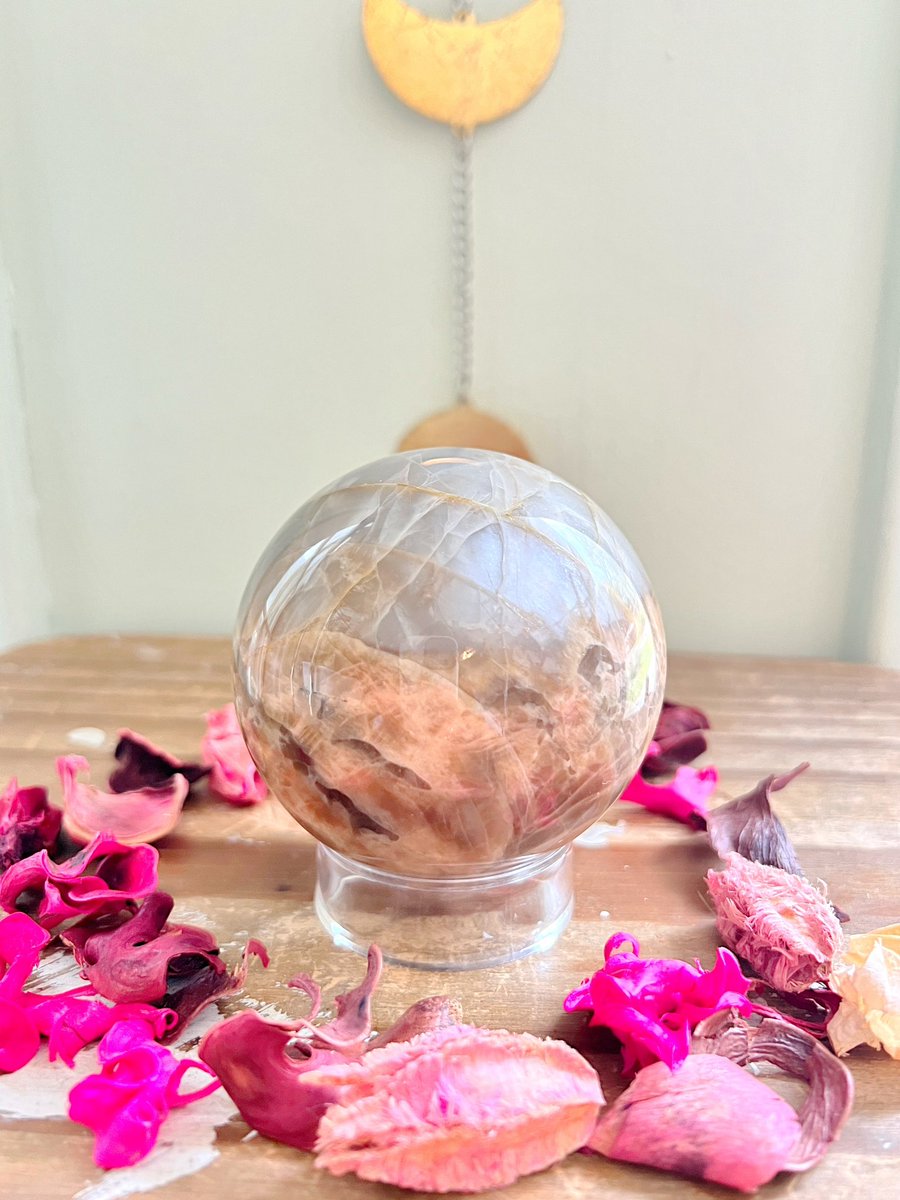 Annabtlouise's tweet photo. NEW CRYSTALS ARE NOW IN MY SHOP!🤍✨We have so many new absolutely beautiful crystals available!! PICS ARE IN THE 🧵 BELOW ⬇️ can we find some their forever home today? 📸: Carnelian, Chocolate Moonstone, Mookaite, Labradorite https://t.co/yvdWov3v6n comes with a gift!✨ https://t.co/eqAcbx7ogL