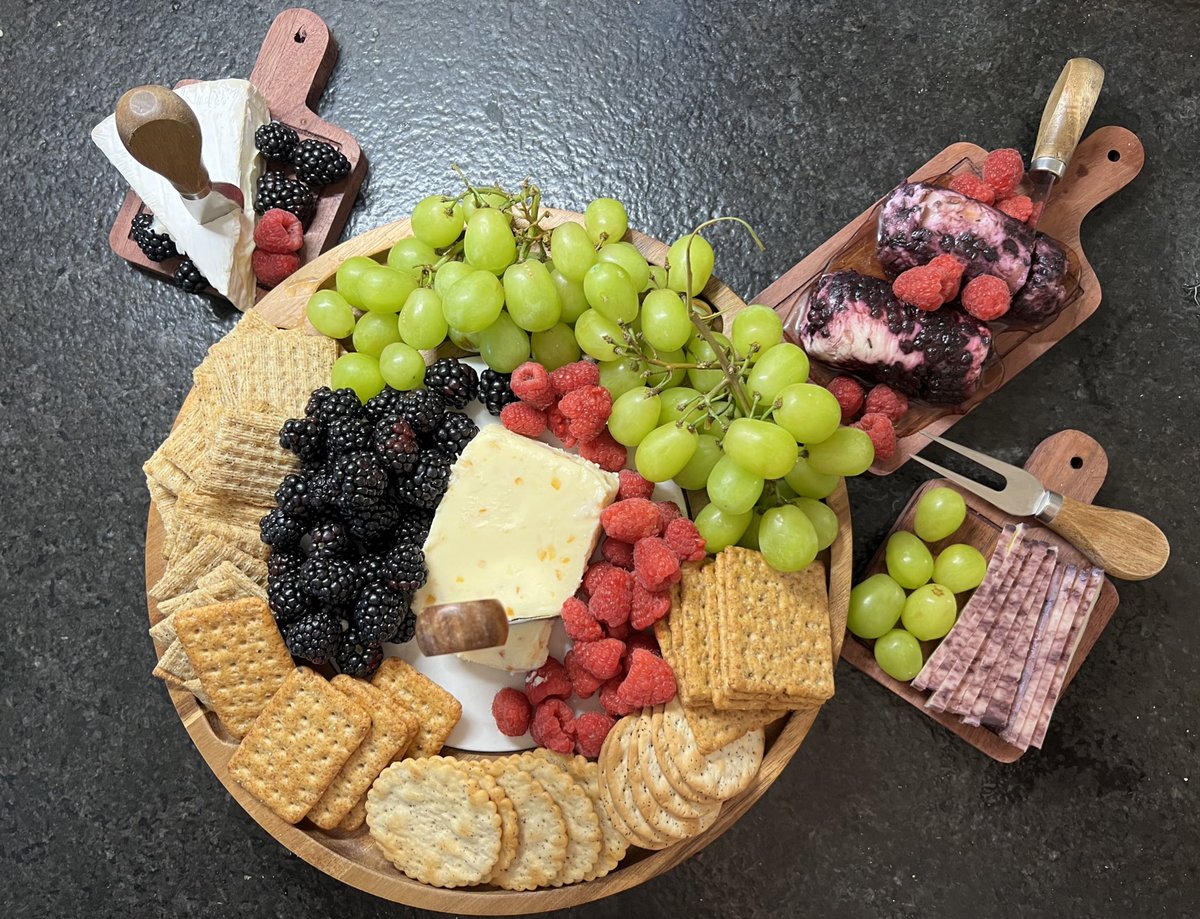 Made this amazing charcuterie board for my sisters tonight. Now to make them watch the most amazing show of all! @OfficialOPLive @ReelzChannel #OnPatrolLive #OPL #OPNation #Snacks #BestShow #BestFansInTheWorld