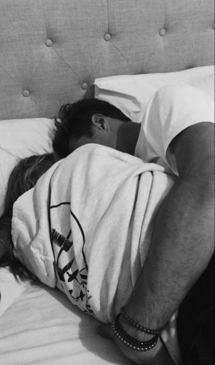 kskbelesdelunaa's tweet photo. La vida me pide mucho y yo solo quiero estar así https://t.co/SbQZuSDEkE