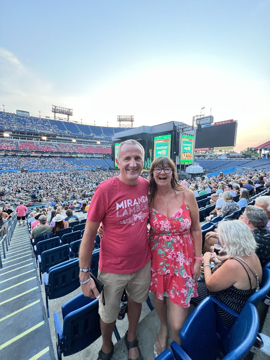 Neesey14's tweet photo. @CountryMusic @chevrolet ##Chevy CMA@chevrolet please upgrade us. Block 112 row bb seats 23/24 https://t.co/pwlGKEHInG