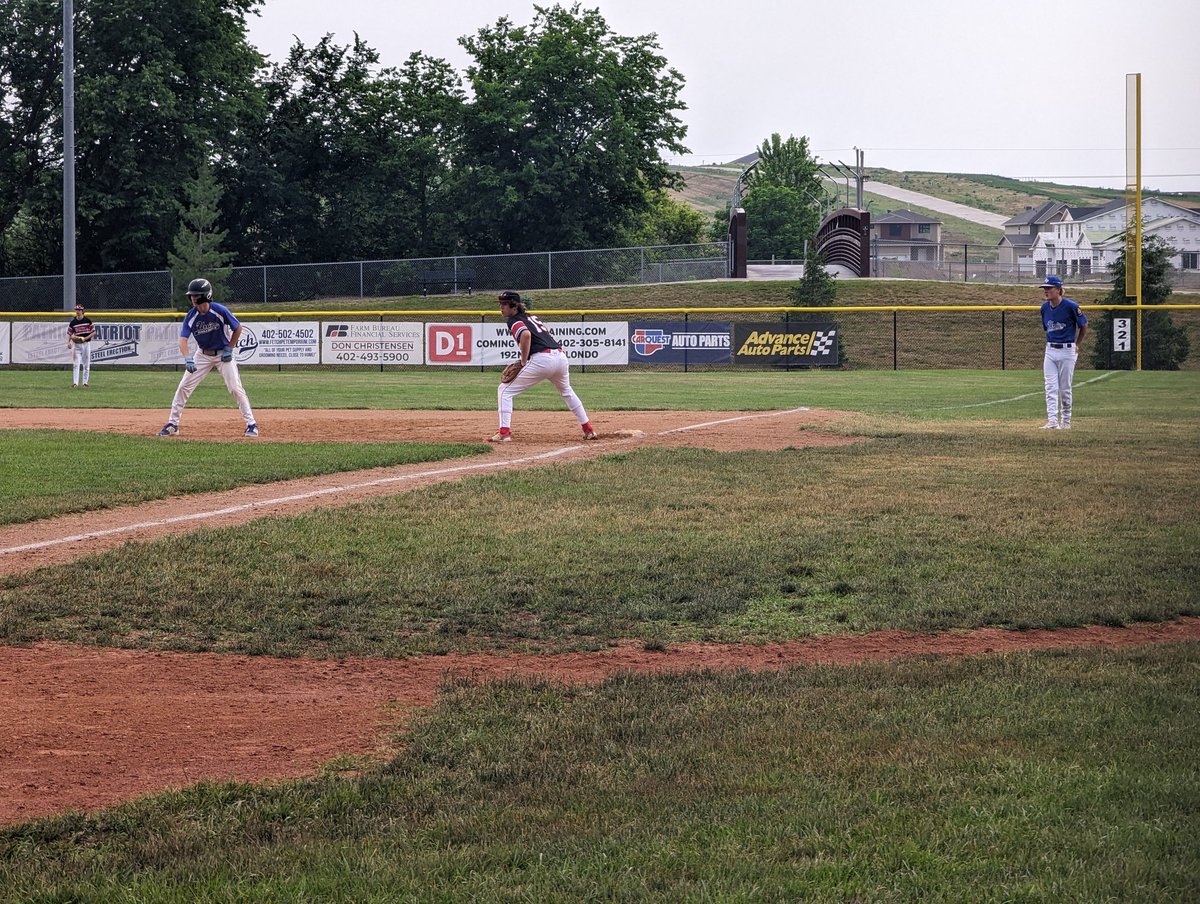 peterspixels's tweet photo. Countless games, walks, strikeouts, hits, RBI, sweat and tears, and we finally get these two on the field at the same time coach @Ben_Peters42 and player @tommy_peters3. Great job boys! Championship tomorrow! https://t.co/soGrwQdr2S