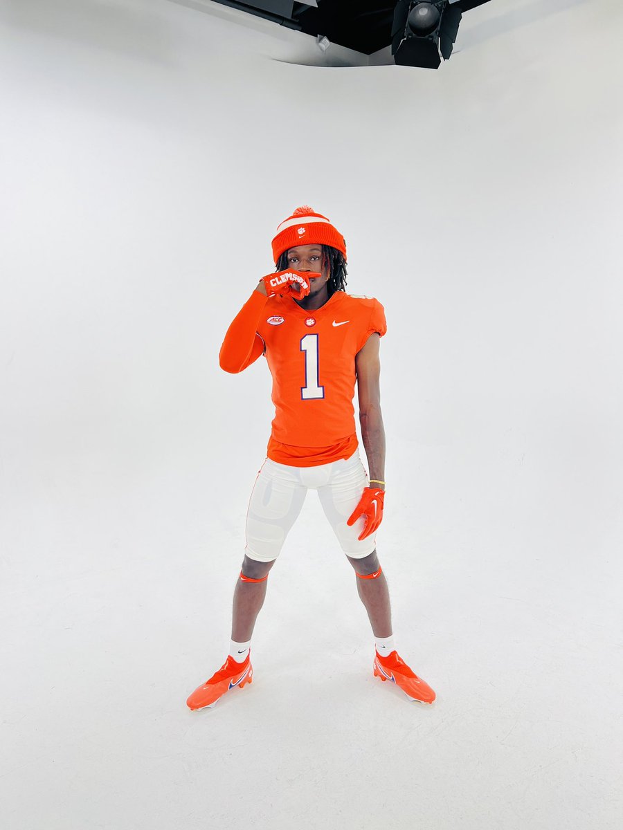 adonis_moise's tweet photo. Had a great time at Clemson yesterday during my unofficial visit. Camp session with @Coach_Grisham was fun too. @PalmettoFBall @JRashadWest @ShaqHarris_86 https://t.co/LzFR3IqcG5