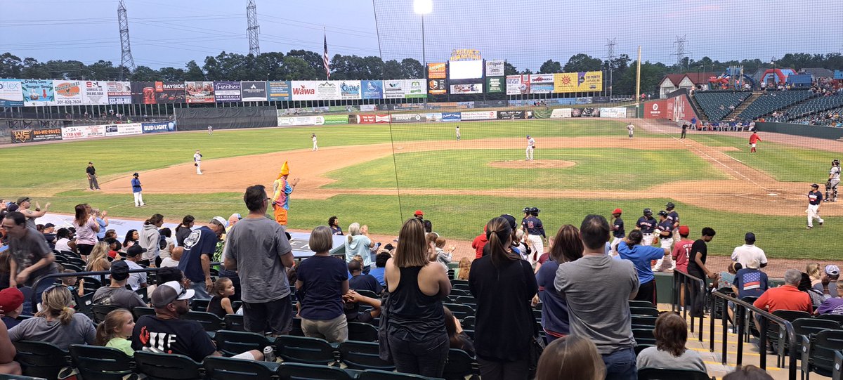 ElectRPatterson's tweet photo. GRAND SLAM to deep left field! Middle of the 7th Inning: @BlueCrabs - 7, Clockers - 2. Wooo!! @AtlanticLg @MsBlueCrabsGM #unfini15edbusiness #getsteamed @MeetCharlesCo @CharlesCoMD @MLB @Kydese2 @SCHSBaseball_ #reelectralph2026 @palmerine13 #baseball https://t.co/zkOAQxIG83