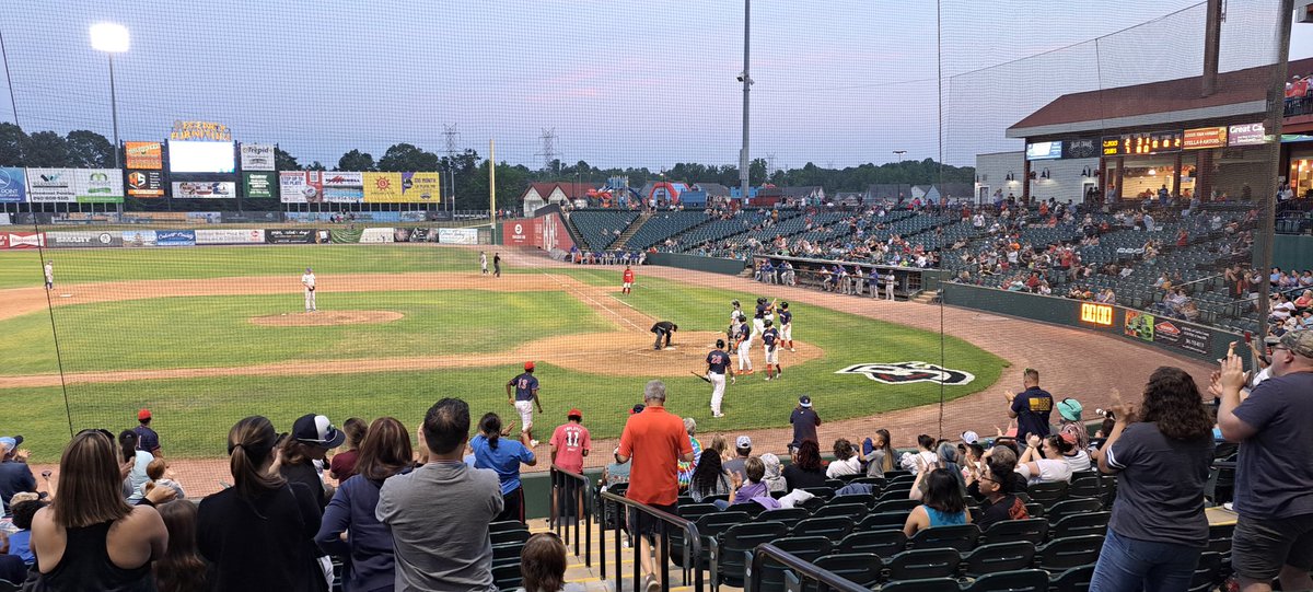 ElectRPatterson's tweet photo. GRAND SLAM to deep left field! Middle of the 7th Inning: @BlueCrabs - 7, Clockers - 2. Wooo!! @AtlanticLg @MsBlueCrabsGM #unfini15edbusiness #getsteamed @MeetCharlesCo @CharlesCoMD @MLB @Kydese2 @SCHSBaseball_ #reelectralph2026 @palmerine13 #baseball https://t.co/zkOAQxIG83