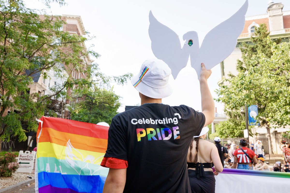 MSE's tweet image. Such a fun day celebrating Pride at the @CapitalPrideDC parade with our MSE, @WashMystics, @WashWizards and @Capitals staff!! 🏳️‍🌈🏳️‍⚧️