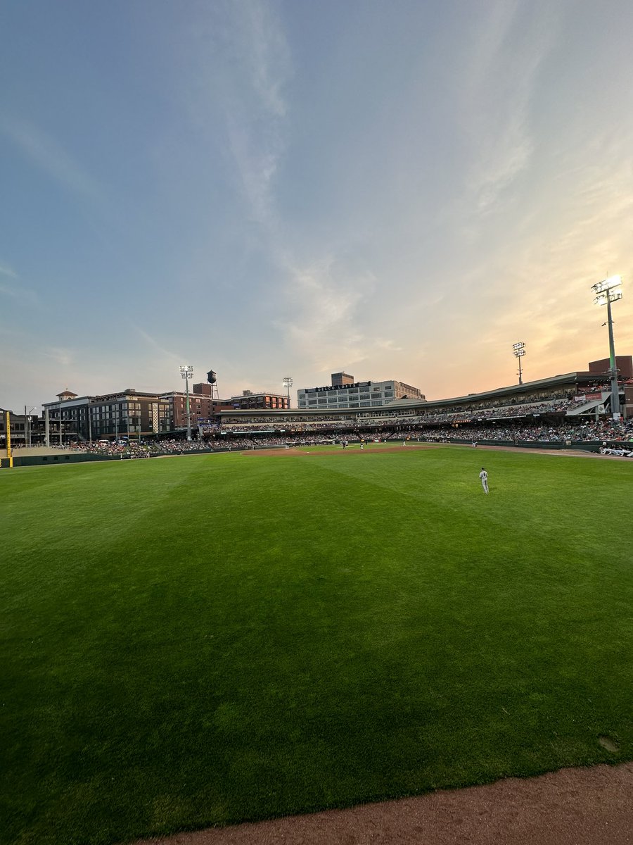 daybsblupdates's tweet photo. Name a better place to be on a Saturday night. I’ll wait 🐉 https://t.co/ZiDR2Sb5oX