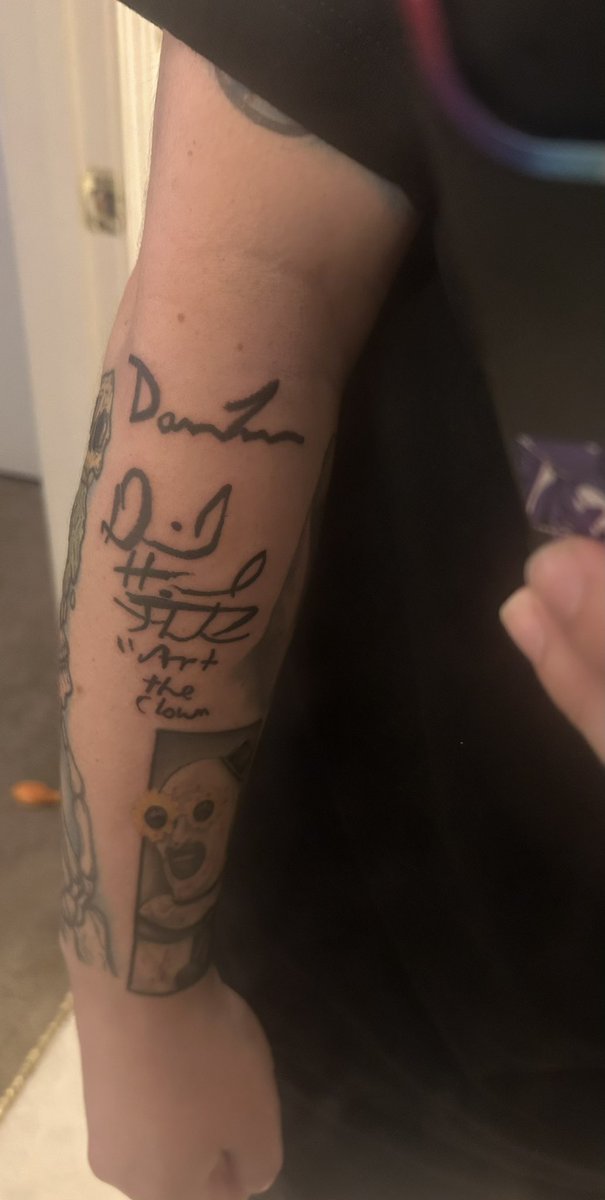 ownin_fools's tweet image. well, I’m a little late on officially getting it done, but here’s the tattoo I promised you back in january at Days of the Dead atlanta I’d get, so here it finally is! I hope you like it! @damienleone / #DavidHowardThornton