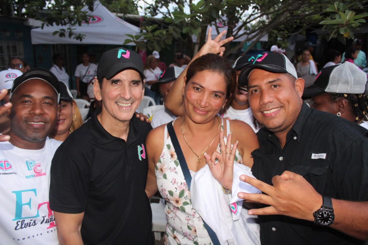 Danieldannymore's tweet photo. Hoy sábado, estuvimos acompañó de nuestro candidato a presidente Romulo Roux, compartiendo con los líderes de San Miguelito.

@romuloroux
@nerysleonel
@Anagrosas
#lobuenovuelve
#romuloroux
#lobueno
#sanmiguelito https://t.co/ZA5DROJhAm