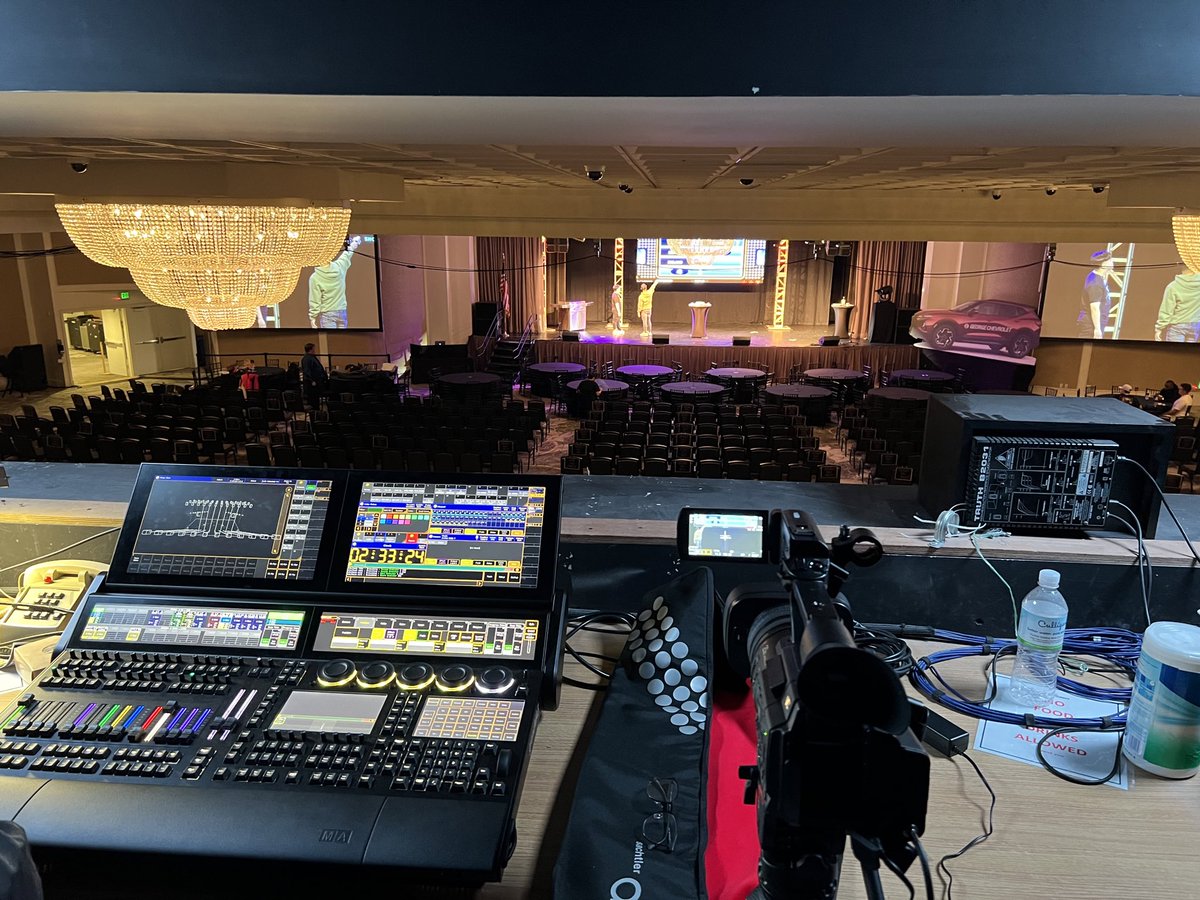 JABcamLA's tweet photo. A look from Behind the Scenes . The talented lighting technicians and audio/video engineers from @citruscollege who also put in that pixie dust to help us bring these magical moments to life!! 
🔥🔥🔥 @CommerceCasino @ESPNLosAngeles #mandyawards https://t.co/at7XyKAGTO