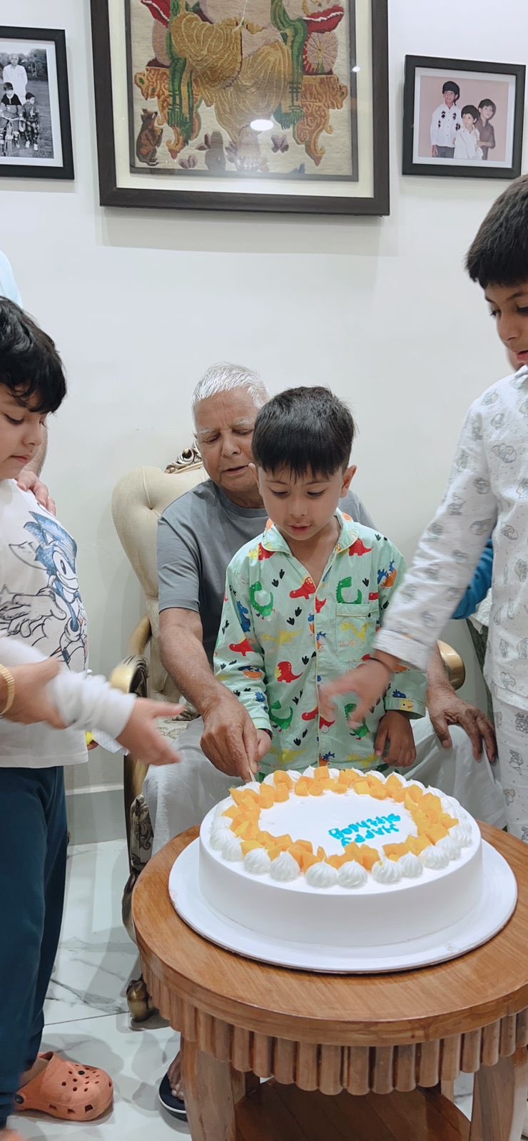 Happy birthday shere Bihar king of Bihar adarniye shree Lalu Prasad Yadav ji 