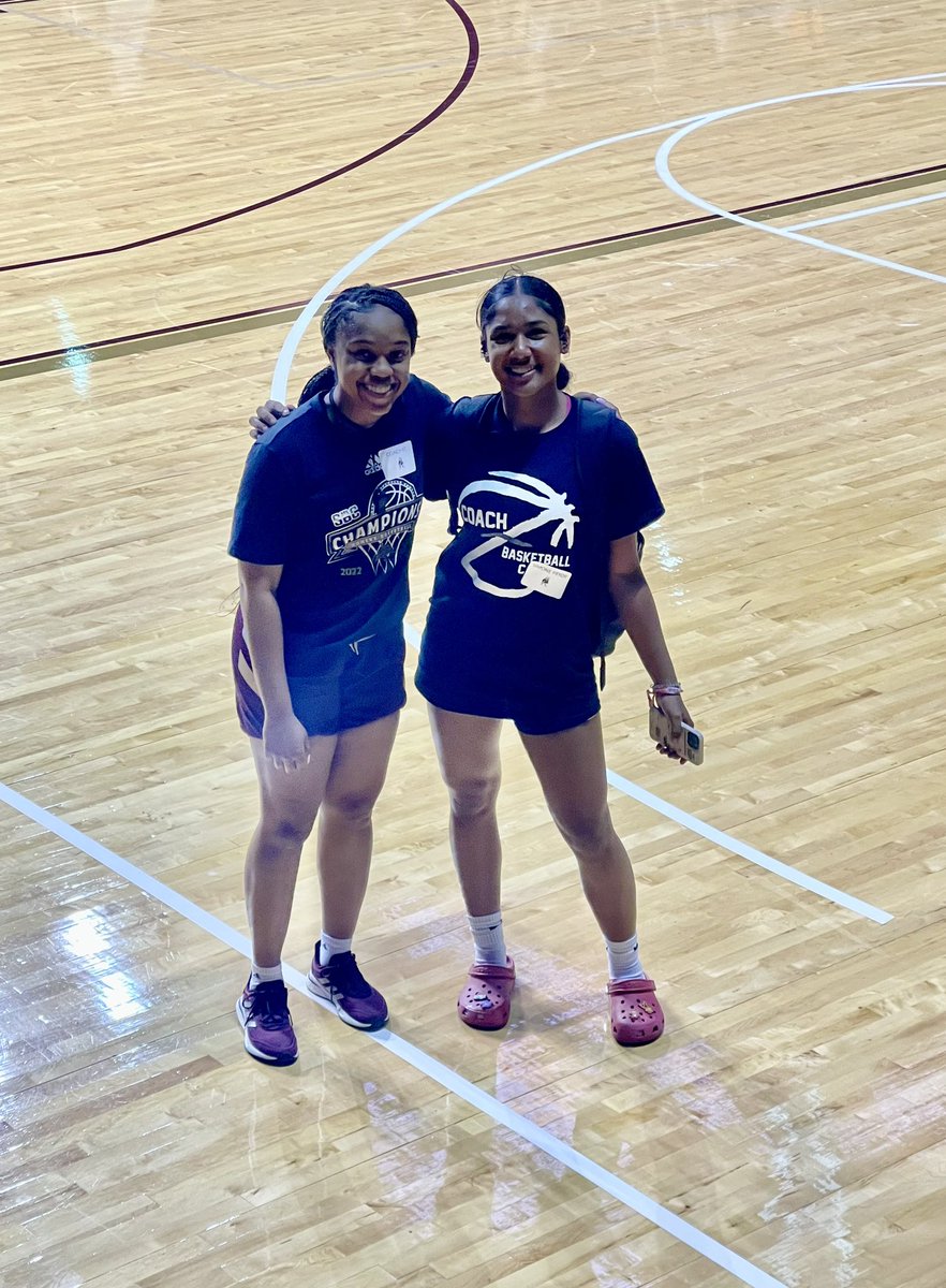 Thank you <a href="/TXStateWBB/">Texas State WBB</a> for another year of development and growth in your Elite camp!  Thank you to all the coaches!! <a href="/coachpaige30/">Paige Love</a> <a href="/CoachJericka/">Jericka Jenkins</a> <a href="/CoachTeymer/">Nathan Teymer</a> <a href="/Coach_Z_Antoine/">Zenarae 黃翠珠 Antoine</a>
<a href="/_kennedyt_/">kt</a>