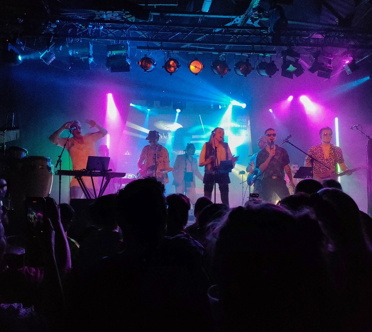 turtle_tickles's tweet photo. Incredibly nostalgic &amp; fun night with @ViceCityBand 😍 https://t.co/EpgBip6F6A