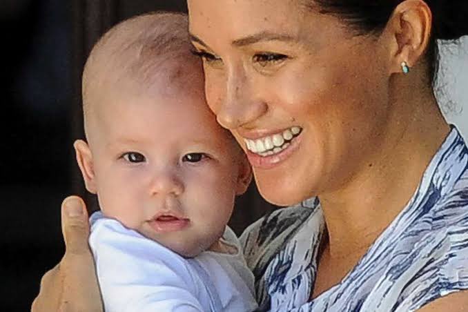 That not accurate photo. Prince Harry son looks Cantonese, unusual background of royal house recombining and resurfacing…