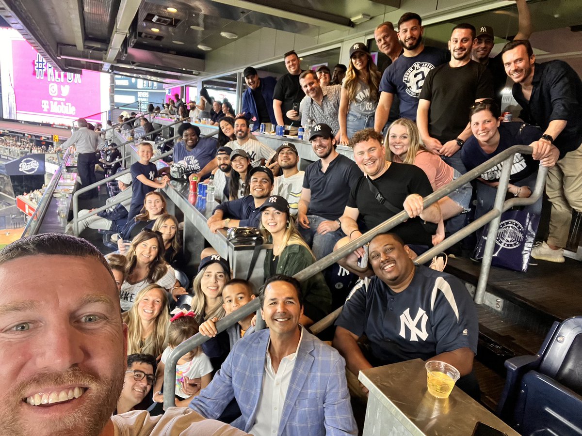 FlavaFraz21's tweet photo. Had a blast hanging with the team from @wegmans &amp; @proctergamble at tonight's Yankees game. Thanks for the invite! https://t.co/hCP5Bj2ng0