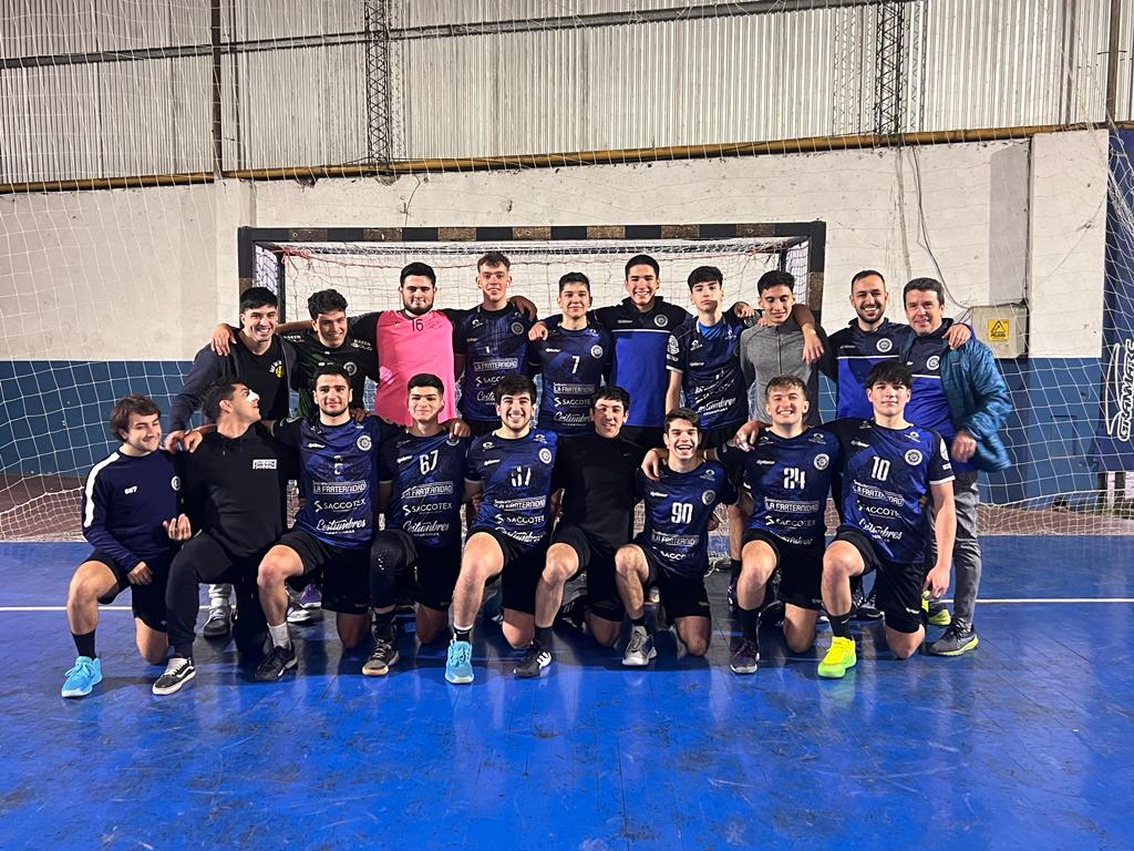 PabloNovoaeco's tweet photo. Seguimos sumando, en un año larguísimo. 
Vamos Mitre!!!
#Handball #Balonmano #amateur #juniors https://t.co/QrtBONwztE