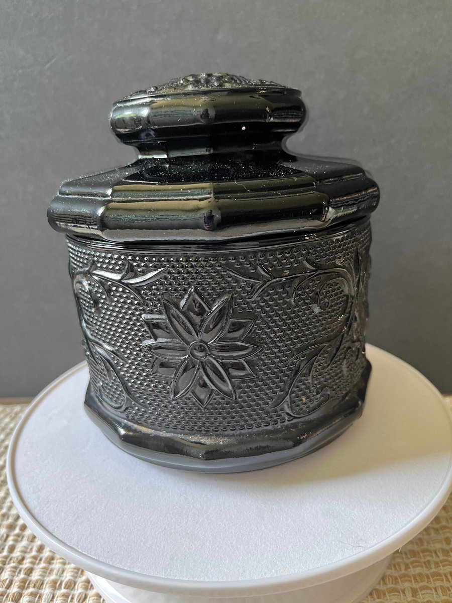 janntcoles1's tweet image. Excited to share the latest addition to my #etsy shop: Indiana Glass Tiara Black Amethyst Sandwich Pattern Canister 5.5" Tall etsy.me/43yuaiy #black #indianaglass #vintagetiaraglass #blackglass #amethystgalss #indianacanister #tiaracanister #glasscanister #smal