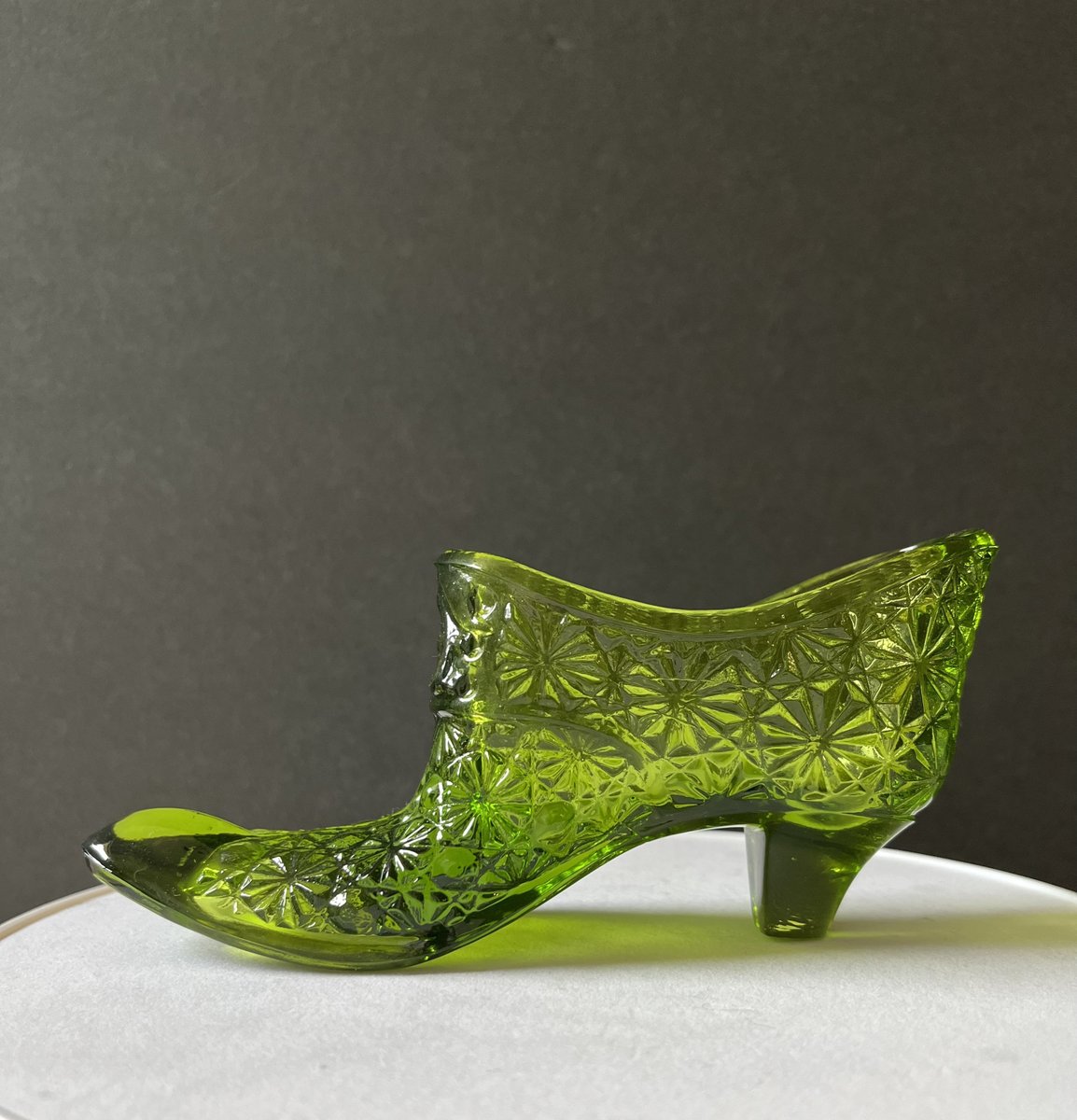 janntcoles1's tweet photo. Excited to share the latest addition to my #etsy shop: Fenton Green Daisy and Button Shoe https://t.co/fdZoz8WkwD #green #vintagefenton #fentonshoe #daisyandbutton #colescottagecreation #fentonglass #fentonslipper #mothersdaygift #unmarkedfenton https://t.co/i0x1XLnO0F