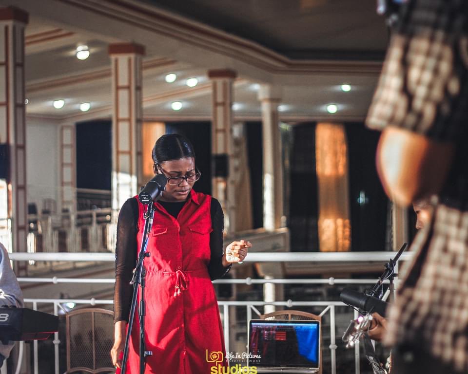 LifeInPic_ent's tweet photo. Behind the scenes of ‘’Adorasyon Jounen An‘’ with @judiemathurin
•
• behind the scenes 🎞️ by @lifeinpictures_studio
•

Produced by @lifeinpicturesentertainment

#bts #btsvideos #live #adorasyonjounenan #amen #judiemathurin #lifeinpicturesentertainment #lifeinpicturesfilm https://t.co/y0zQ9Ghr20