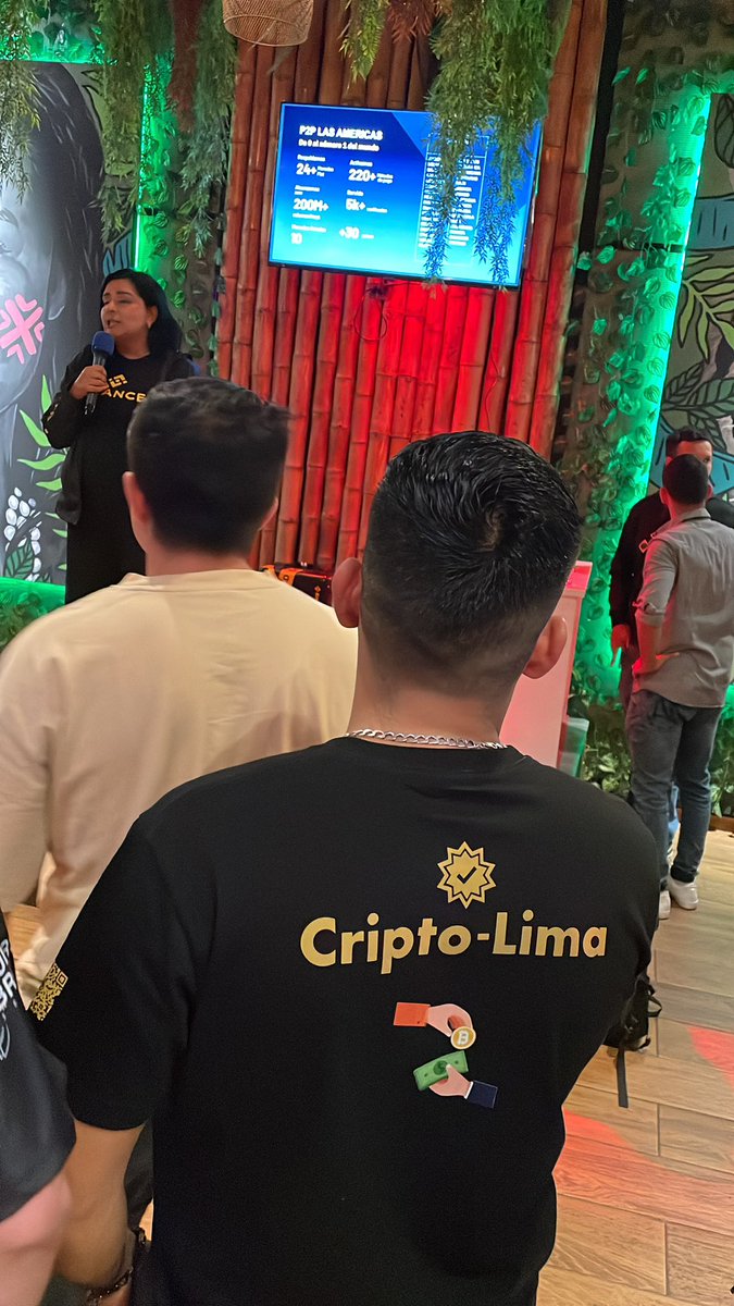 domingomunoz's tweet photo. Cash in person #BinanceMeetupLima https://t.co/JuABT60Ywk