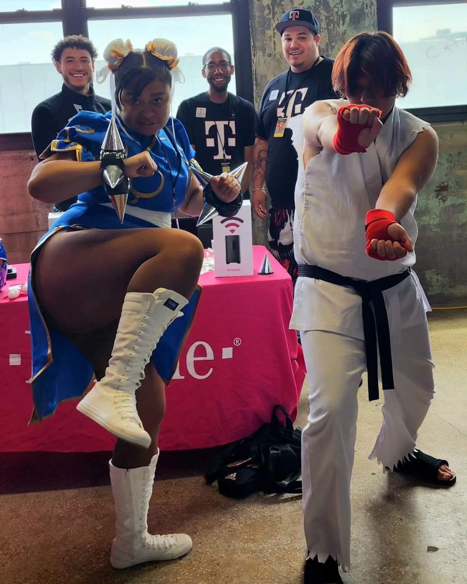 MagentimusPrime's tweet photo. @TMobile at Brooklyn Comic con https://t.co/OvuhtyQFKa