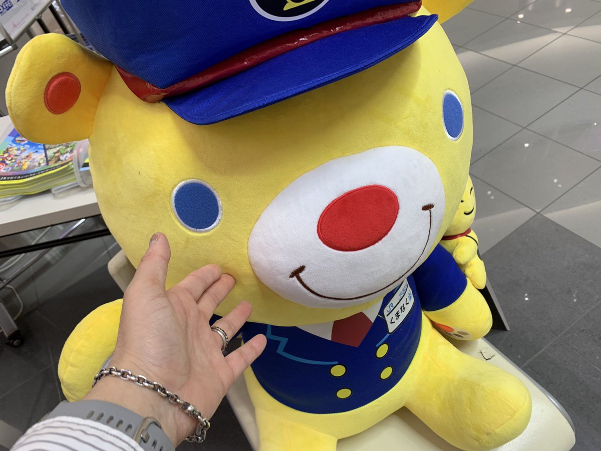 a_mefarm's tweet photo. イオン岡山！！
くまなくさんを見つけたぁ🐻✨✨
初、本物のくまなくさん❣️
可愛いー😚
@Okayama_JR https://t.co/prXB1pNZ6V