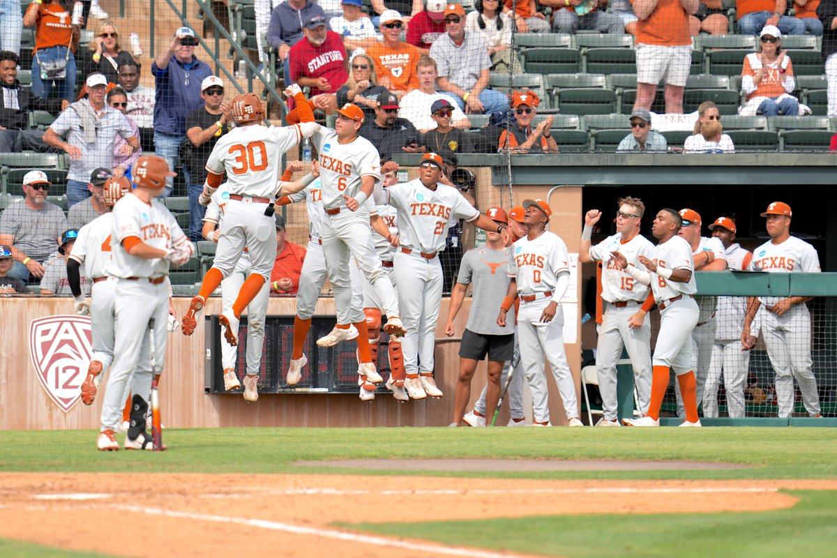 Horns Illustrated on Twitter "{{{ SCREAMING }}} LOUD NOISES Texas