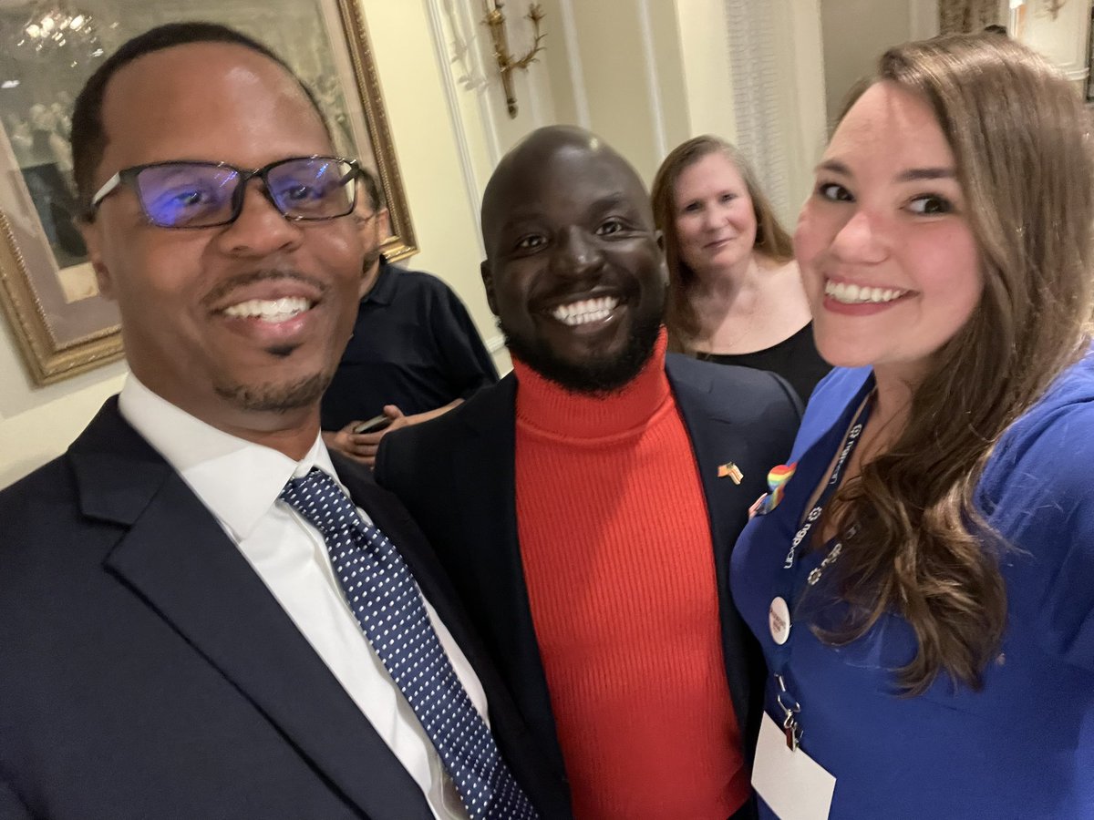 DC should be a state. Pass it on! What an honor to hear all of you speak to us at our @DemsAbroad Annual Global Meeting Gala. 

#dcstatehood @SenPaulStrauss @repoyedc @CharlesWilsonDC #demsabroad