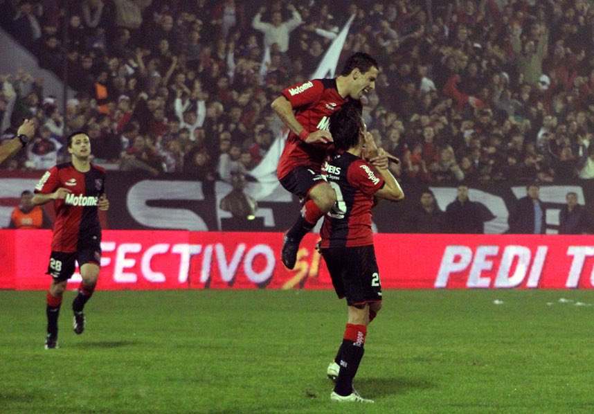 Newells's tweet photo. Goleada para el recuerdo 🙌🏼

🔙 Diez años atrás, 5-0 a Unión en el último partido en el Coloso previo a ser campeones del torneo Final 2013.

⚽️ Tantos de @MR11ok (2), @NachoScocco32ok, Heinze y Urruti. https://t.co/e0ykuyuJgn