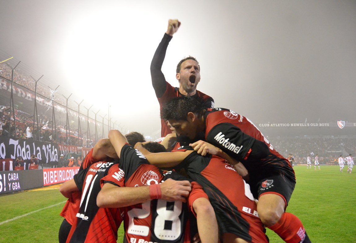 Newells's tweet photo. Goleada para el recuerdo 🙌🏼

🔙 Diez años atrás, 5-0 a Unión en el último partido en el Coloso previo a ser campeones del torneo Final 2013.

⚽️ Tantos de @MR11ok (2), @NachoScocco32ok, Heinze y Urruti. https://t.co/e0ykuyuJgn
