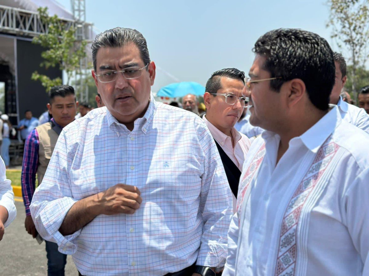 para la instalación del mismo, así como la implementación de toda la infraestructura para su correcto funcionamiento. Esto gracias a que se maneja de manera transparente y honesta los recursos que le llegan al Municipio.

Seguiremos tocando puertas, gestionando          3/4