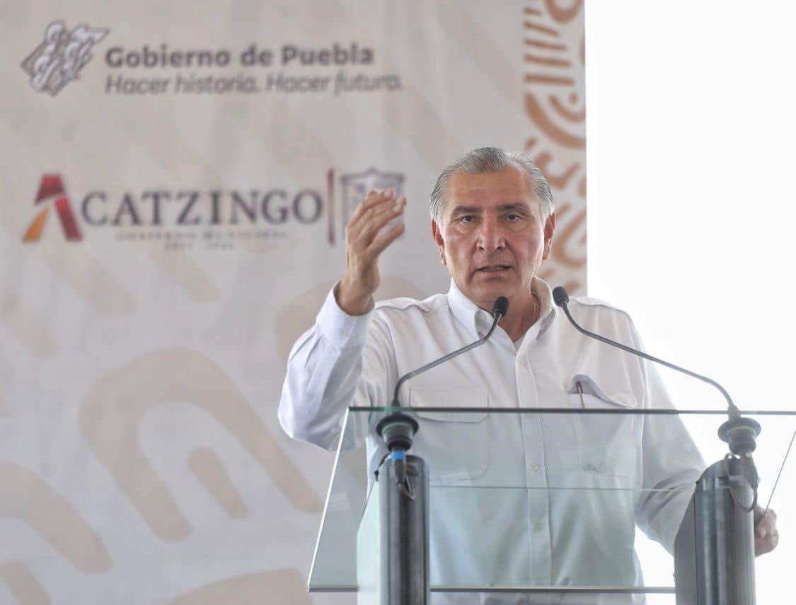 y lo más importante, haciendo equipo con el Gobierno Federal y Estatal, con la única finalidad de traer paz y tranquilidad a mi bello Acatzingo. 

La Seguridad es y será una prioridad en mi gobierno.
Gracias a todos por hacer esto posible 
#construyamosunmejorfuturo.  4/4