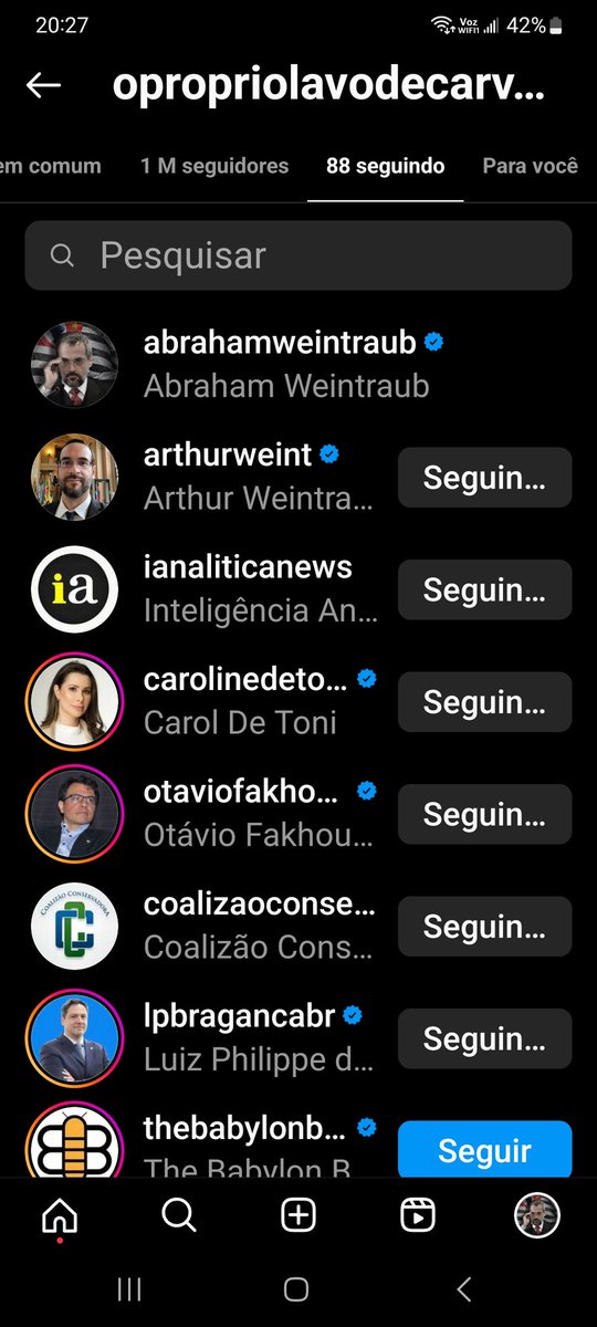 ArthurWeint's tweet photo. Até dias atrás os perfis de Olavo ainda me seguiam. Tirei os prints, pois achei que os grimaldistas iriam mexer ali. Não deu outra. Perfis não me seguem mais. Ter sido seguido e convivido com o Olavo foi uma honra, assim como é satisfação deixar de ser seguido por grimaldistas. https://t.co/kotYSttoVe