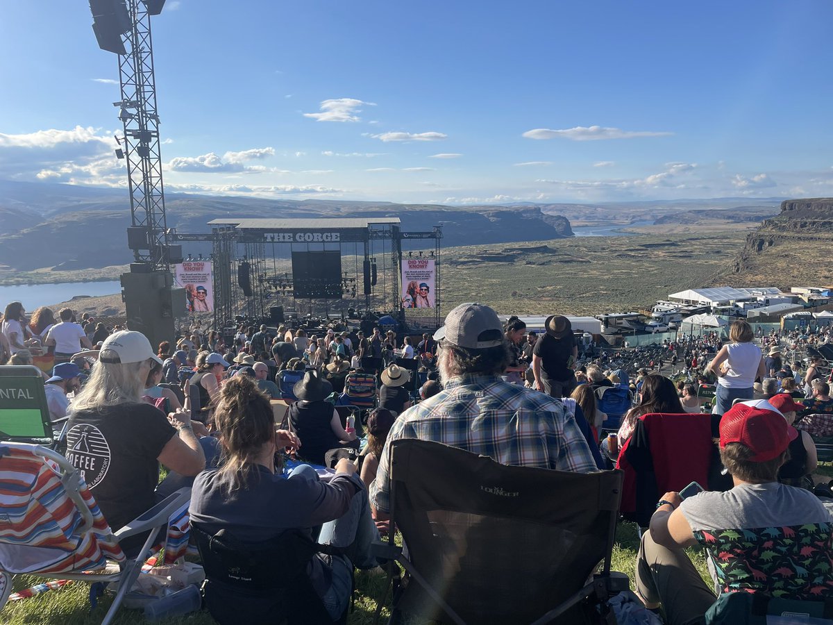 Waiting for once-in-a-lifetime Joni Mitchell concert to start. But holy shit even before it starts, what an incredible venue The Gorge, WA is!