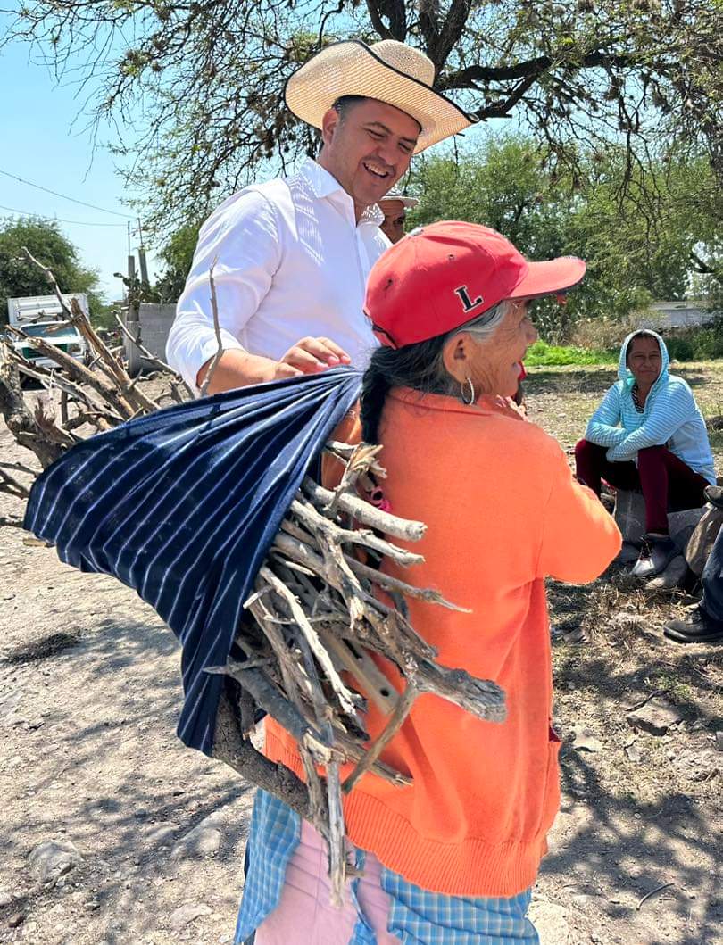 Sábado de recorridos, mientras se inicia el registro y entrega de boletos para el festejo del Día del Padre, visitaremos algunas comunidades para dar seguimiento a los trabajos que se están realizando a la par. #EstoEsColón #SiénteteOrgulloso #AñoDelCentenario