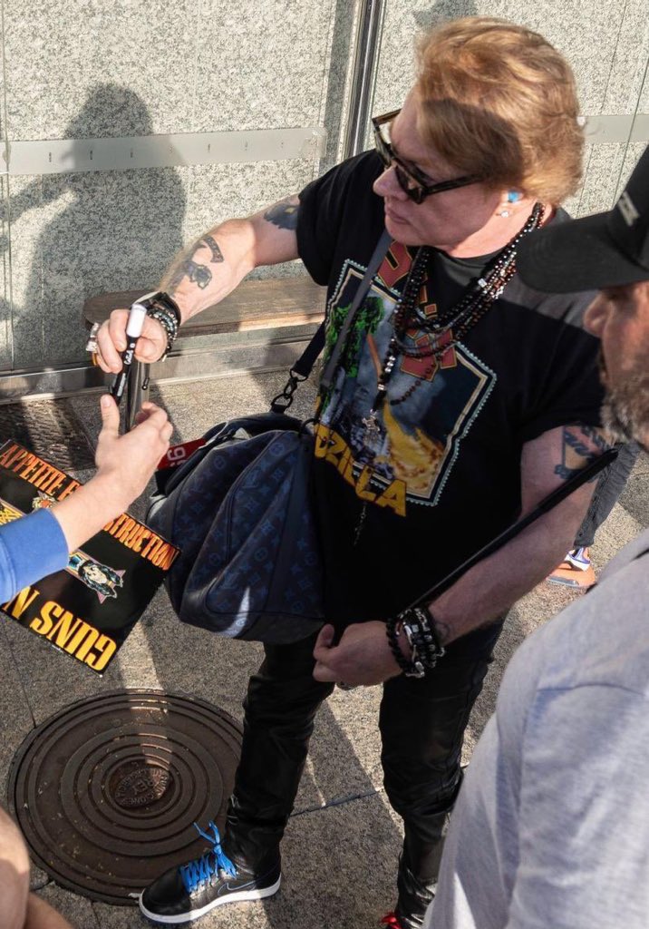 Axl Rose today signing autographs for fans