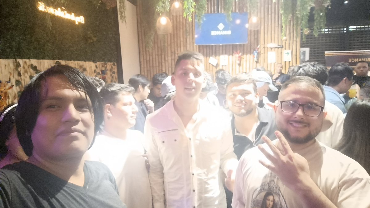 pacecava's tweet photo. #BinanceMeetupLima 

Compartiendo y aprendiendo! 

@AntaurusTV https://t.co/9LudsUDNbc
