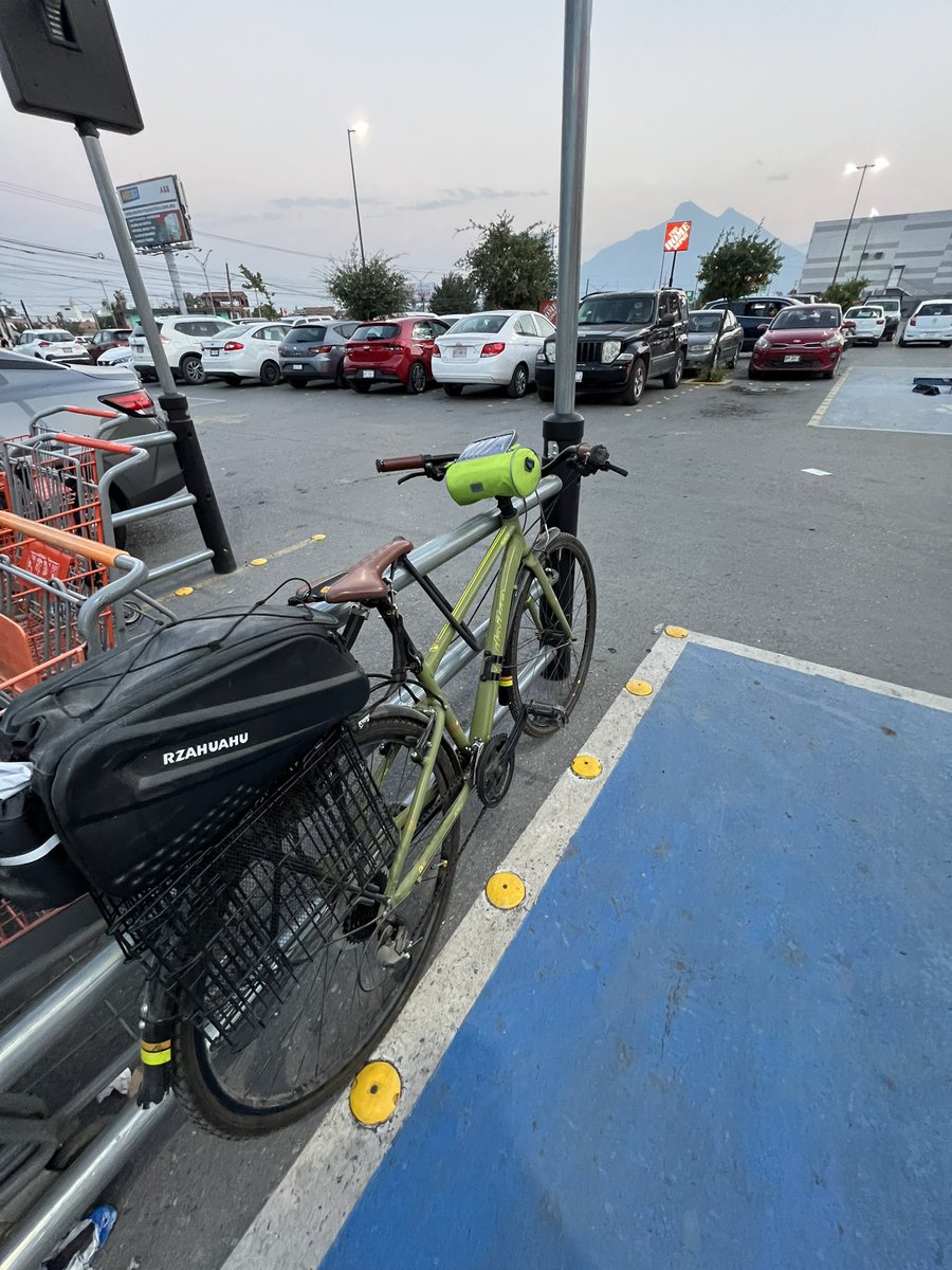 piwitis's tweet photo. @TheHomeDepotMx no hay estacionamiento para bicis en la sucursal de Miguel Aleman 8789 🫤 https://t.co/GFSWz6K8eF