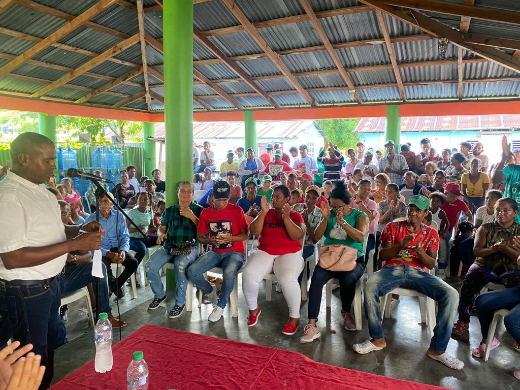 cristianc2424's tweet photo. A casa llena  así son las actividades del próximo alcalde Nelson González, de Azúa y dirigentes del varios partidos políticos le dan el apoyo en el sector el prado, ese es el sentimiento de toda la ciudad 🌆 @FPcomunica @FPcomunica @LeonelFernandez @wallynet3 @LeonelFernandez https://t.co/E94wvtCY3v
