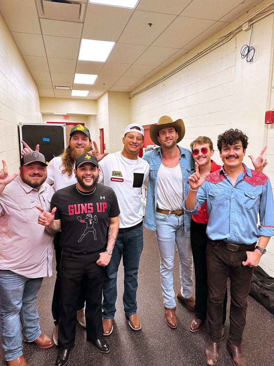 Lubbock Boys. Good hangs <a href="/PatrickMahomes/">Patrick Mahomes II</a>! #WreckEm 🤠
